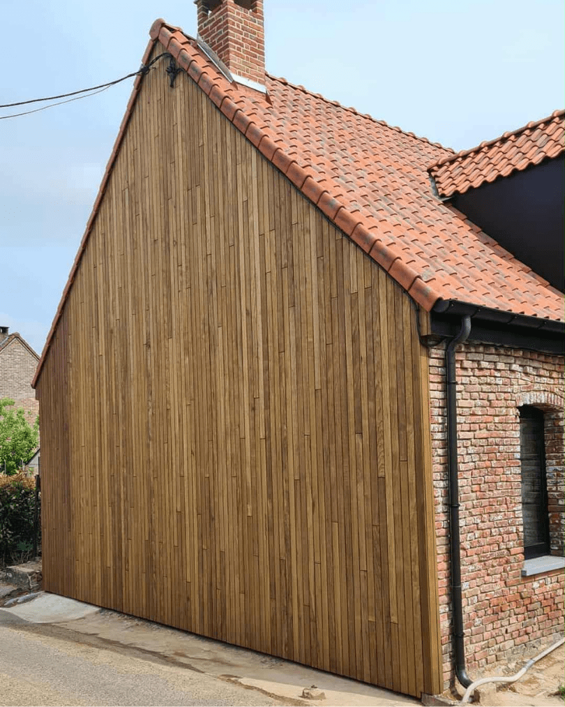Bardage en bois réalisé par CBR rénovation-min bardage bois sur façade brique cbr rénovation